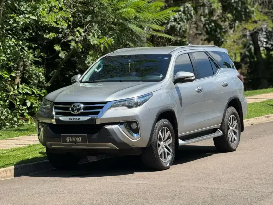 TOYOTA HILUX SW4 2017