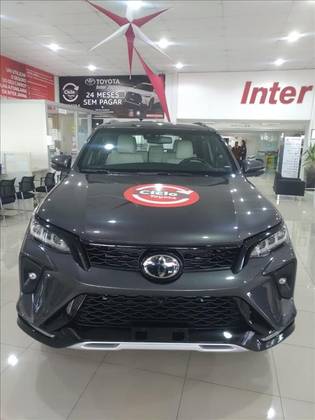 TOYOTA HILUX SW4 2025