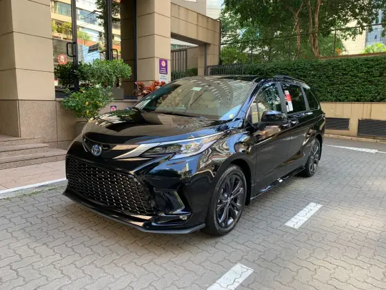 TOYOTA SIENNA 2024
