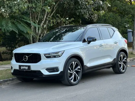 VOLVO XC40 2021