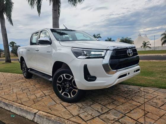TOYOTA HILUX 2025