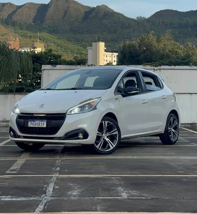 PEUGEOT 208 2018