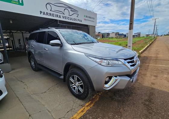 TOYOTA HILUX SW4 2020