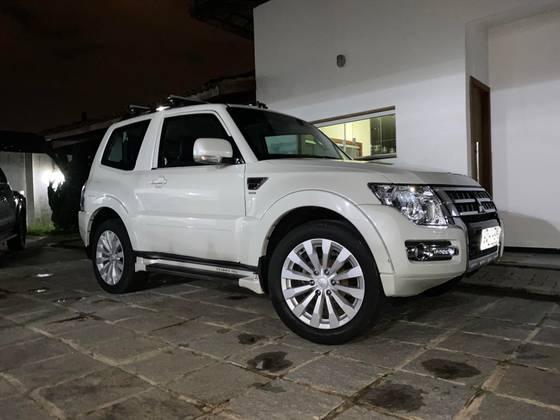 MITSUBISHI PAJERO FULL 2015
