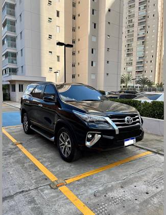 TOYOTA HILUX SW4 2019