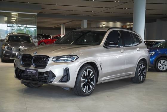 BMW iX3 2023