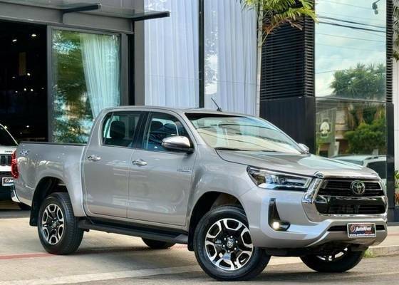 TOYOTA HILUX 2023