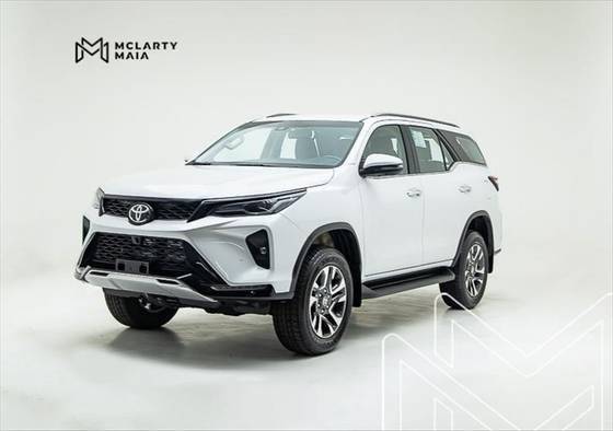 TOYOTA HILUX SW4 2025