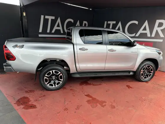 TOYOTA HILUX 2021