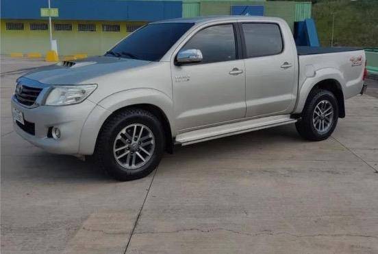 TOYOTA HILUX 2013