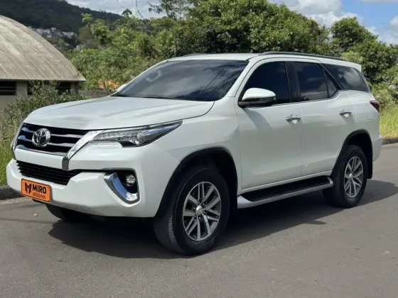 TOYOTA HILUX SW4 2018