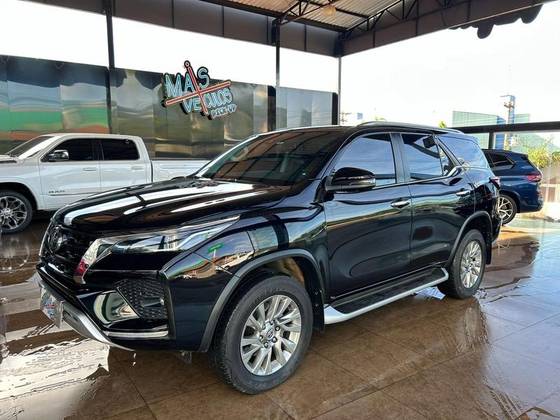 TOYOTA HILUX SW4 2022