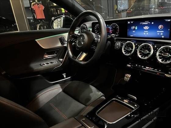 MERCEDES-BENZ CLA 200 2025