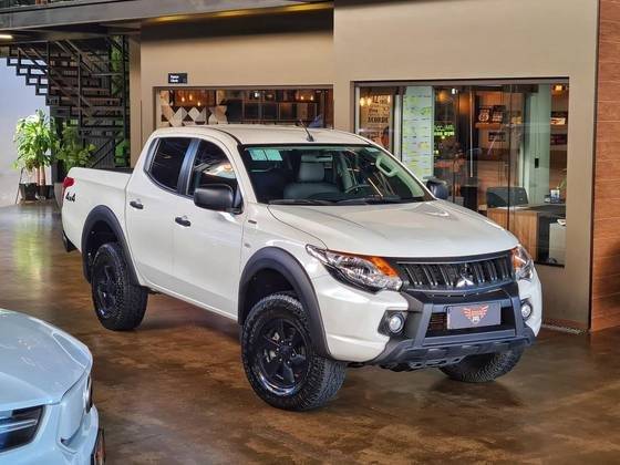 MITSUBISHI L200 TRITON 2024