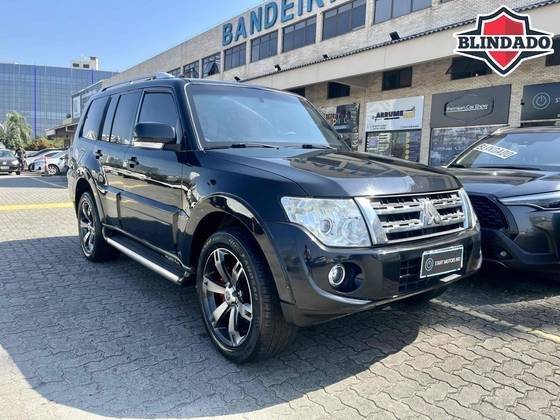 MITSUBISHI PAJERO FULL 2010