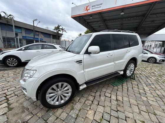 MITSUBISHI PAJERO FULL 2016