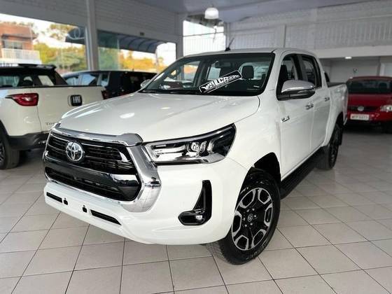 TOYOTA HILUX 2025