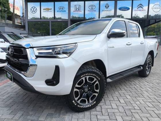 TOYOTA HILUX 2023