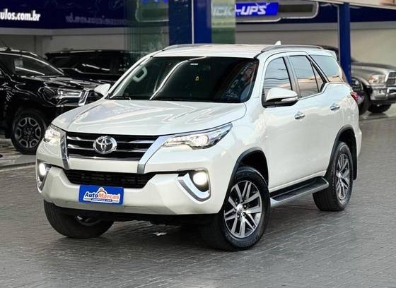 TOYOTA HILUX SW4 2017