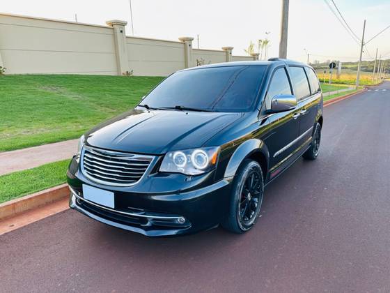 CHRYSLER TOWN & COUNTRY 2014
