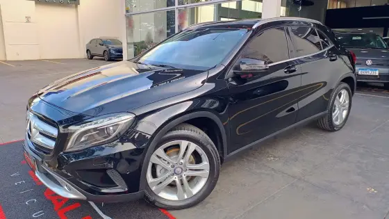 MERCEDES-BENZ GLA 200 2017