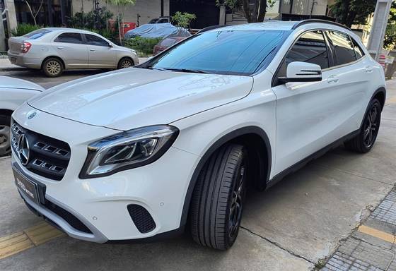 MERCEDES-BENZ GLA 200 2020