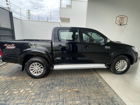 TOYOTA HILUX 2015