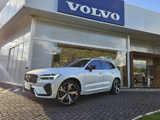 VOLVO XC60 2023