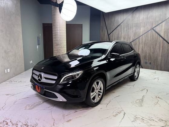 MERCEDES-BENZ GLA 200 2017