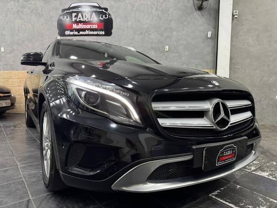 MERCEDES-BENZ GLA 200 2015
