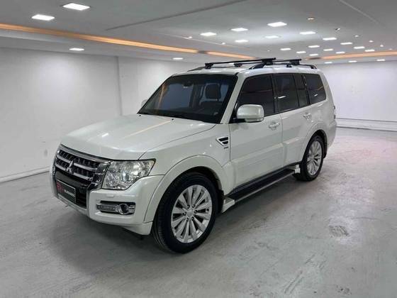 MITSUBISHI PAJERO 2016