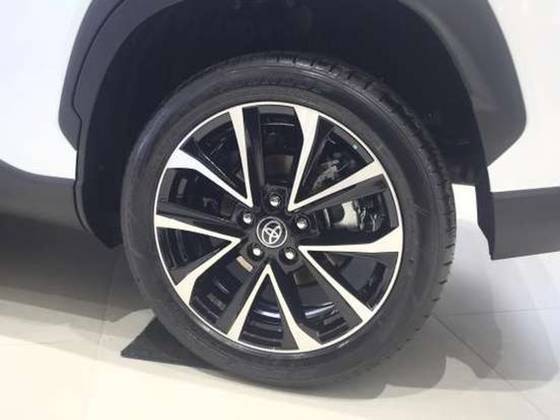 TOYOTA COROLLA CROSS 2026