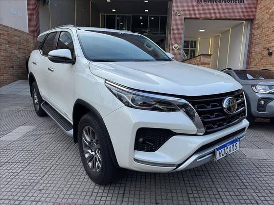 TOYOTA HILUX SW4 2021