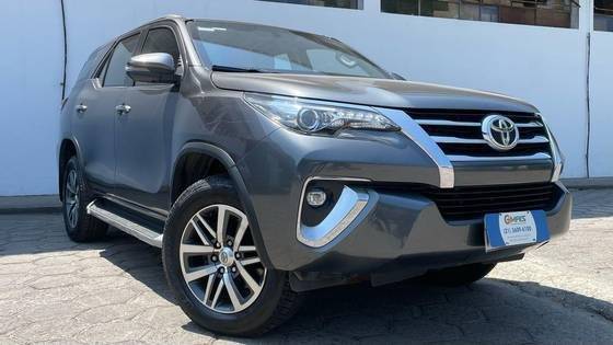 TOYOTA HILUX SW4 2020