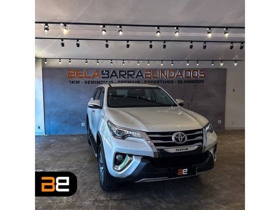 TOYOTA HILUX SW4 2017