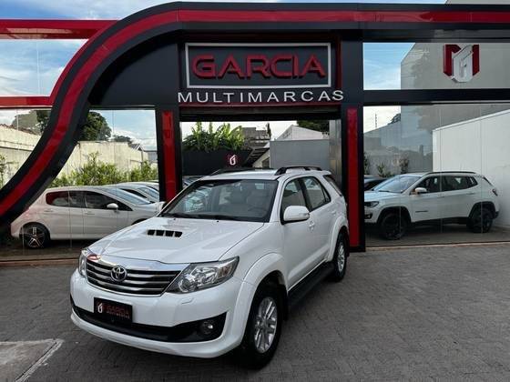 TOYOTA HILUX SW4 2013