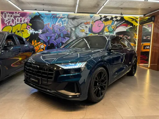 AUDI Q8 2020