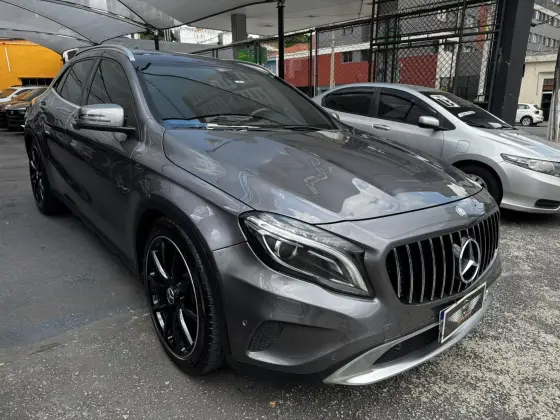 MERCEDES-BENZ GLA 200 2015