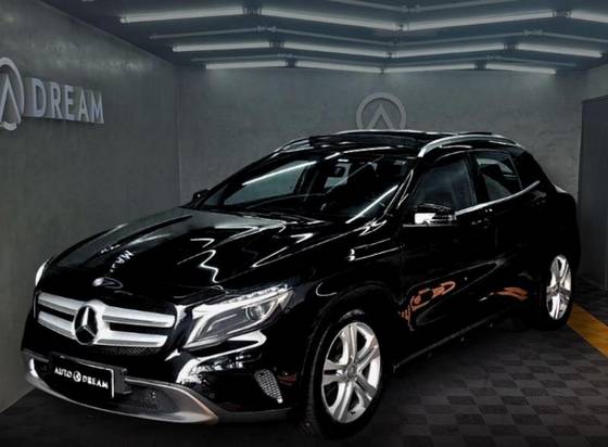 MERCEDES-BENZ GLA 200 2015