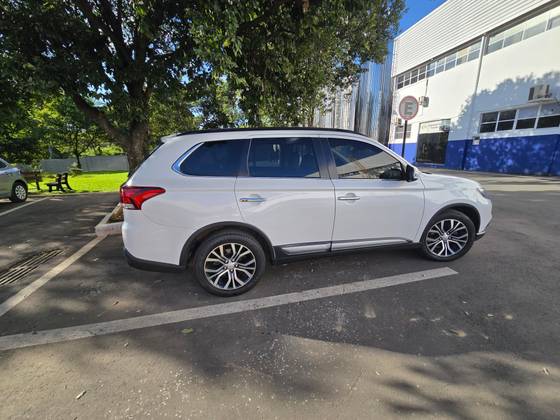 MITSUBISHI OUTLANDER 2016