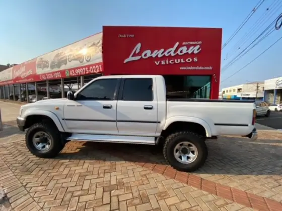 TOYOTA HILUX 2003