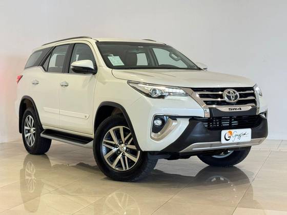 TOYOTA HILUX SW4 2018