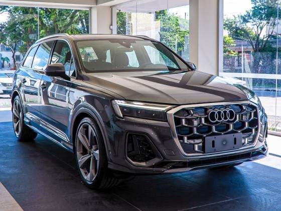AUDI Q7 2025