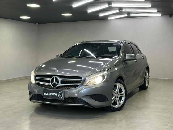 MERCEDES-BENZ A 200 2013