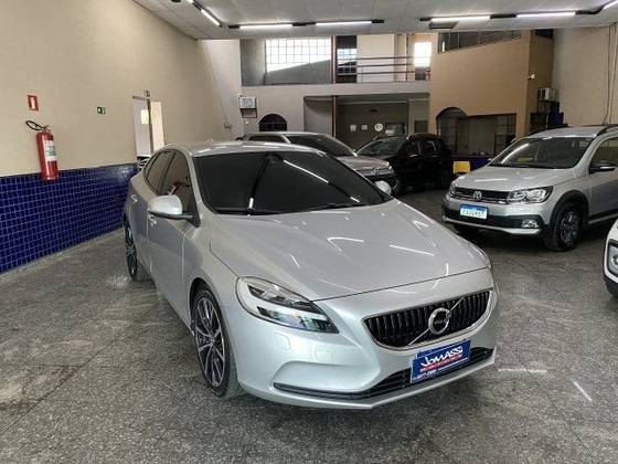 VOLVO V40 2019