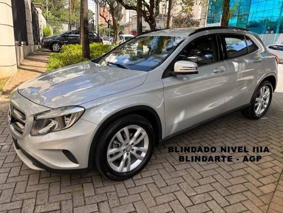 MERCEDES-BENZ GLA 200 2015