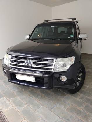 MITSUBISHI PAJERO FULL 2010