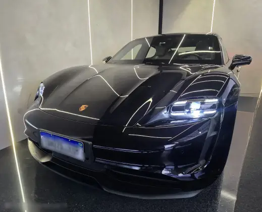 PORSCHE TAYCAN 2023