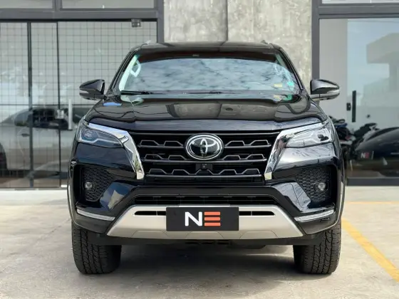 TOYOTA HILUX SW4 2022