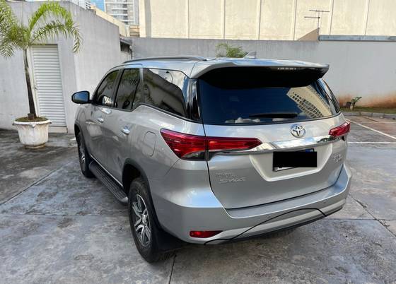 TOYOTA HILUX SW4 2019